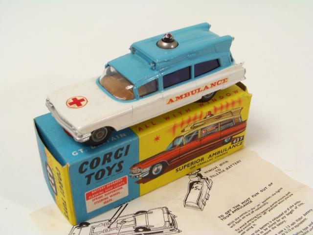 Corgi 437 cadillac store superior ambulance