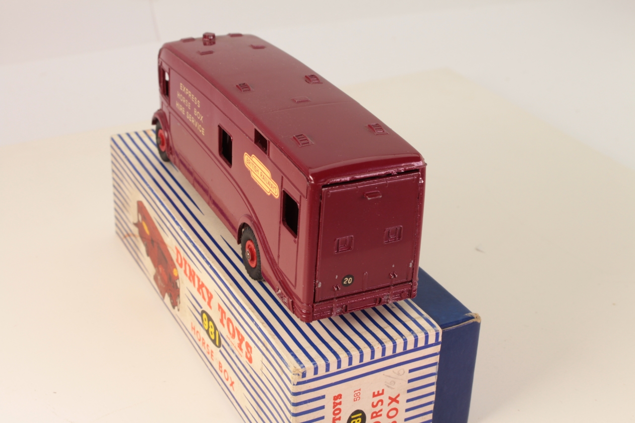 Dinky 981, BR Horse Box - Free Price Guide & Review