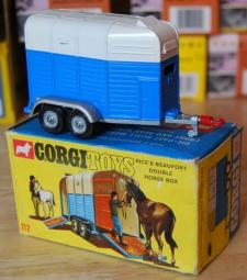 Picture Gallery for Corgi 112 Rice Beaufort Double Horse Box