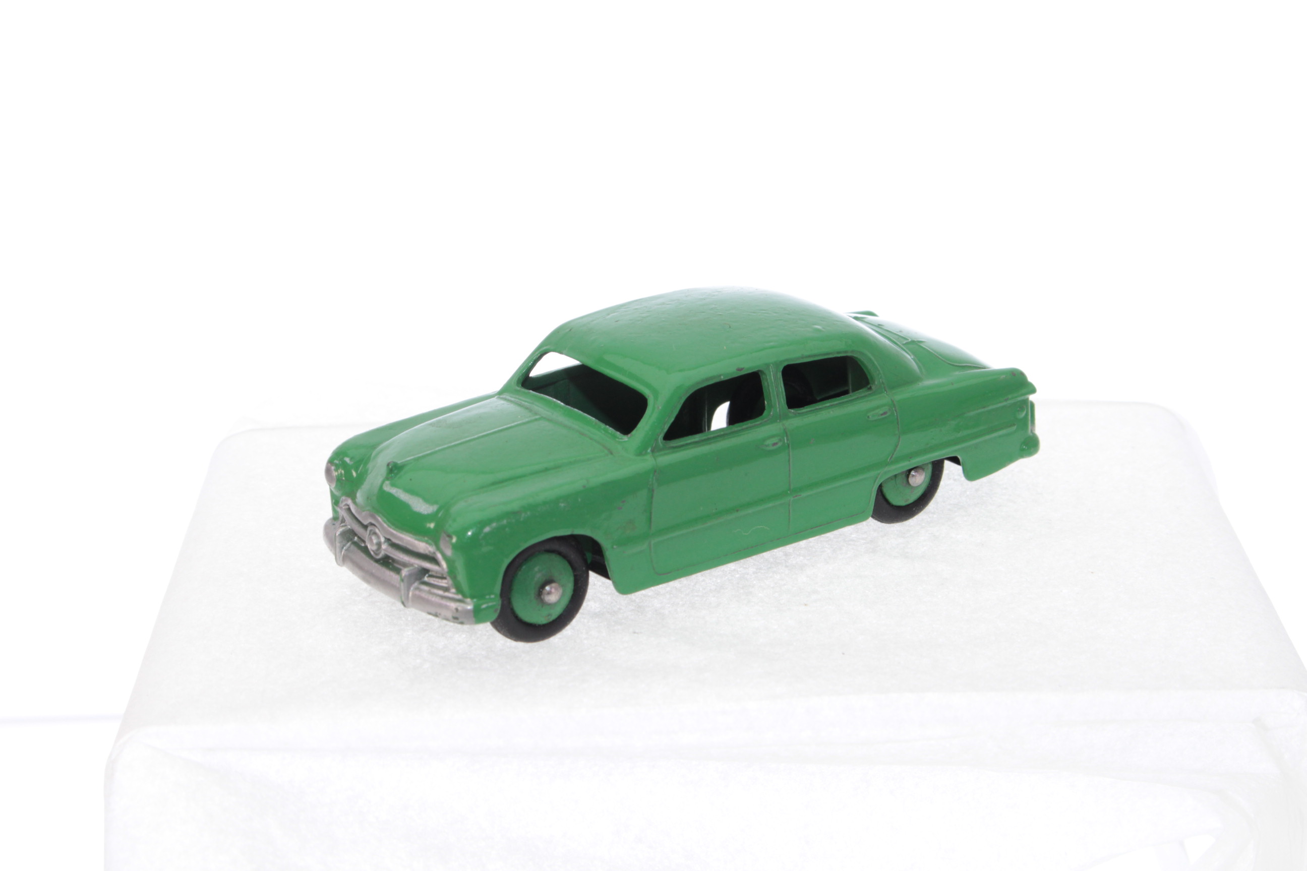 Dinky 139a, Ford Fordor Sedan - Free Price Guide & Review