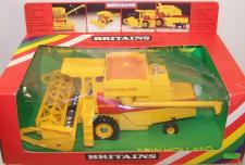 Picture Gallery for Britains Farm 9575 New Holland TR85 Combine Harvester